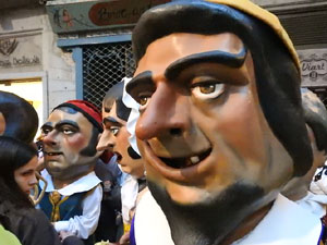 Fires de Sant Narcís 2024. Passejada amb els capgrossos pels carrers del Barri Vell