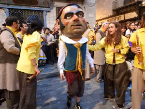 Fires de Sant Narcís 2024. Passejada amb els capgrossos pels carrers del Barri Vell