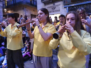 Fires de Sant Narcís 2024. Passejada amb els capgrossos pels carrers del Barri Vell