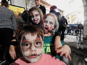 Fires de Sant Narc&iacute;s 2024. Zombie Walk de Girona