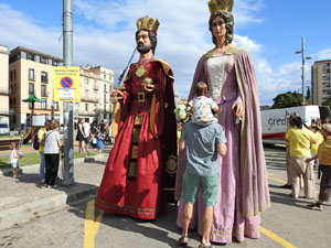 Cercavila de la Flama del Canig&oacute; 2024 fins la pla&ccedil;a del Vi