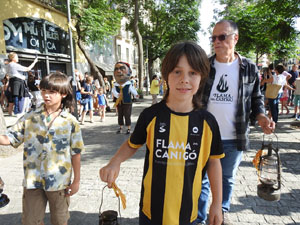 Cercavila de la Flama del Canig&oacute; 2024 fins la pla&ccedil;a del Vi