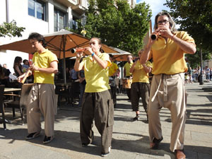 Cercavila de la Flama del Canig&oacute; 2024 fins la pla&ccedil;a del Vi