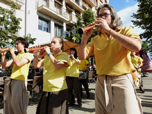 Cercavila de la Flama del Canig&oacute; 2024 fins la pla&ccedil;a del Vi
