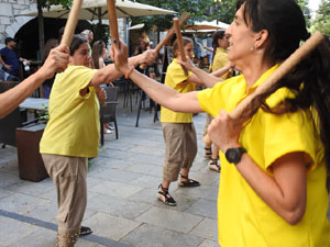 Cercavila de la Flama del Canig&oacute; 2024 fins la pla&ccedil;a del Vi