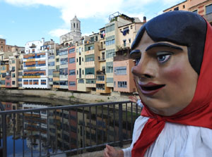 Cercavila de la Flama del Canig&oacute; 2024 fins la pla&ccedil;a del Vi