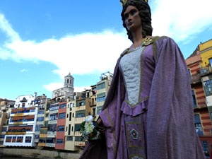 Cercavila de la Flama del Canig&oacute; 2024 fins la pla&ccedil;a del Vi