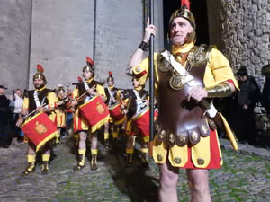 Setmana Santa 2024 a Girona. Sortida dels Manaies per lliurar el Pen&oacute;