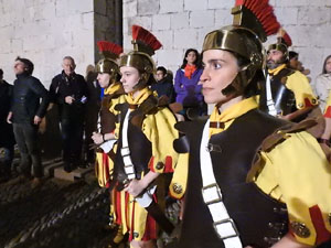 Setmana Santa 2024 a Girona. Sortida dels Manaies per lliurar el Pen&oacute;