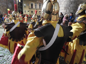 Setmana Santa 2024 a Girona. Sortida dels Manaies per lliurar el Pen&oacute;