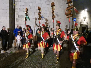 Setmana Santa 2024 a Girona. Sortida dels Manaies per lliurar el Pen&oacute;