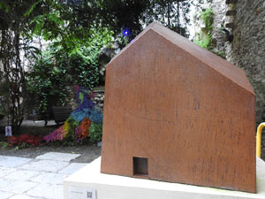 Temps de Flors 2024. Muralla al costat de la Carbonera