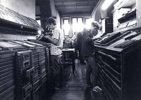 Interior de l'impremta Masó, ubicada al carrer Ballesteries 29. 1984
