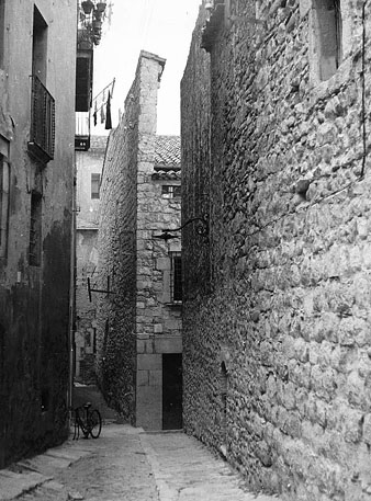 Carrer de Lluís Batlle. Al fons, el carrer d'Oliva i Prat. 1974
