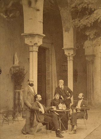 Família Carles (1891). D'esquerra a dreta: Emili, Joaquim, el primogènit que va visitar Juan Bosco a Sarrià, Dolors, Joaquim (pare), que va rebre Juan Bosco al seu palau, i Eduard