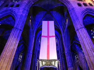 Representaci&oacute; de la Consueta de Sant Jordi cavaller a la nau g&ograve;tica de la Catedral