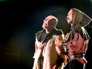 Representaci&oacute; de la Consueta de Sant Jordi cavaller a la nau g&ograve;tica de la Catedral