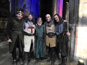 Representaci&oacute; de la Consueta de Sant Jordi cavaller a la nau g&ograve;tica de la Catedral