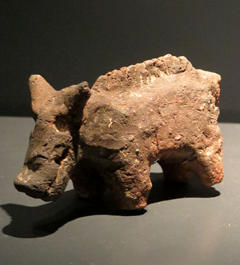 Senglar. Terracota. Edat del ferro, ibèric. Segle V aC. Saus (Alt Empordà)