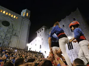 Fires de Sant Narc&iacute;s 2024. Pilar a les escales de la Catedral