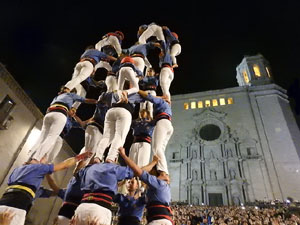 Fires de Sant Narc&iacute;s 2024. Pilar a les escales de la Catedral