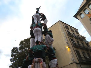 Fires 2025. Els Castells de Vig&iacute;lia amb els Marrecs de Salt i la Colla Castellera Esperxats de l'Estany