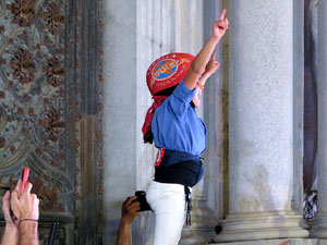 Fires de Sant Narc&iacute;s 2025. Pilar a les escales de la Catedral