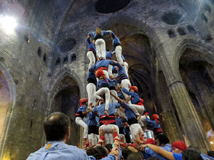 Fires de Sant Narc&iacute;s 2025. Pilar a les escales de la Catedral