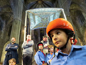 Fires de Sant Narc&iacute;s 2025. Pilar a les escales de la Catedral