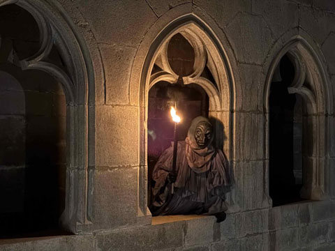 La Bruixa de la Catedral a l'interior de la nau g&ograve;tica del temple