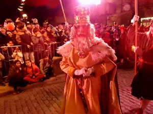 Reis 2025. Arribada dels Reis a la pla&ccedil;a de l'U d'octubre de 2017