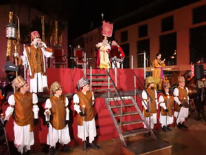 Reis 2025. Arribada dels Reis a la pla&ccedil;a de l'U d'octubre de 2017