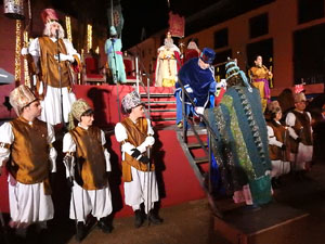 Reis 2025. Arribada dels Reis a la pla&ccedil;a de l'U d'octubre de 2017