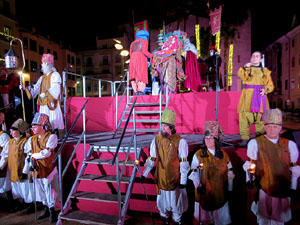 Reis 2025. Arribada dels Reis a la pla&ccedil;a de l'U d'octubre de 2017