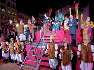 Reis 2025. Arribada dels Reis a la pla&ccedil;a de l'U d'octubre de 2017