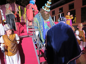 Reis 2025. Arribada dels Reis a la pla&ccedil;a de l'U d'octubre de 2017