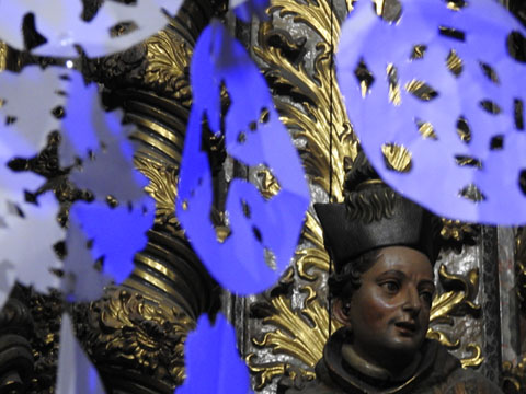 Neules a l'interior de la nau g&ograve;tica