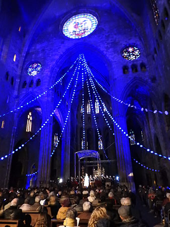 La nau g&ograve;tica de la Catedral durant el Cant de la Sibil&middot;la