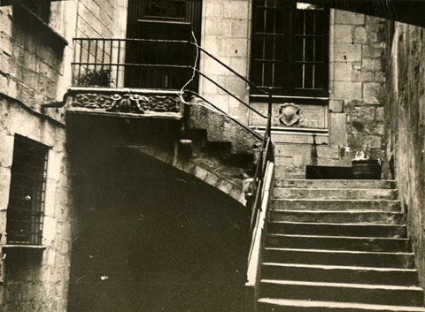 Vista del pati de la Casa Burguès o Sambola. 1950