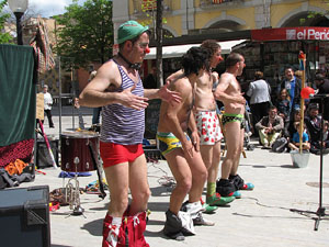 Espectacle de circ a c&agrave;rrec de MABSUTINS
