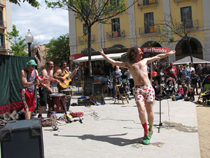 Espectacle de circ a c&agrave;rrec de MABSUTINS