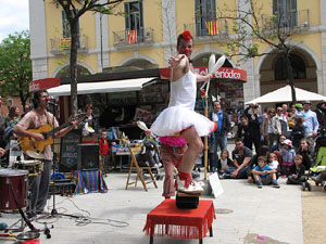 Espectacle de circ a c&agrave;rrec de MABSUTINS