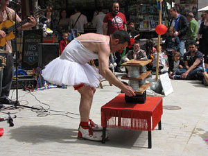 Espectacle de circ a c&agrave;rrec de MABSUTINS