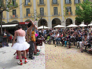Espectacle de circ a c&agrave;rrec de MABSUTINS
