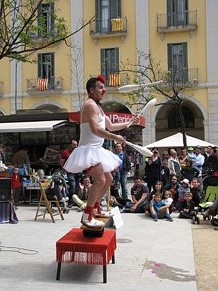 Espectacle de circ a c&agrave;rrec de MABSUTINS