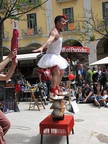 Espectacle de circ a c&agrave;rrec de MABSUTINS