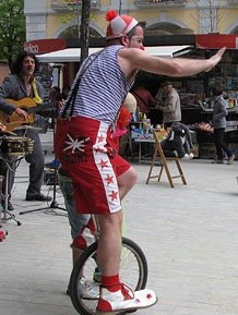 Espectacle de circ a c&agrave;rrec de MABSUTINS