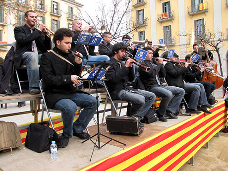 Girona 10 2013. Sardanes a la plaça de la Independència
