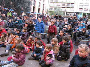 Espectacle de M&agrave;gia a la pla&ccedil;a Josep Pla