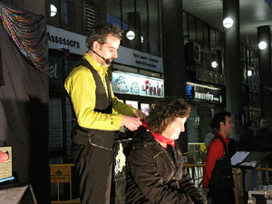 Espectacle de M&agrave;gia a la pla&ccedil;a Josep Pla
